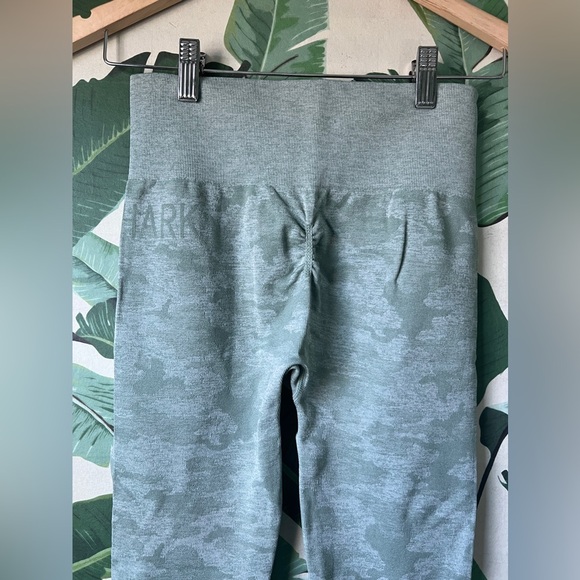Gymshark Set Camo Seamless Leggings and Camo Adapt Bra sage green size S - Picture 9 of 16